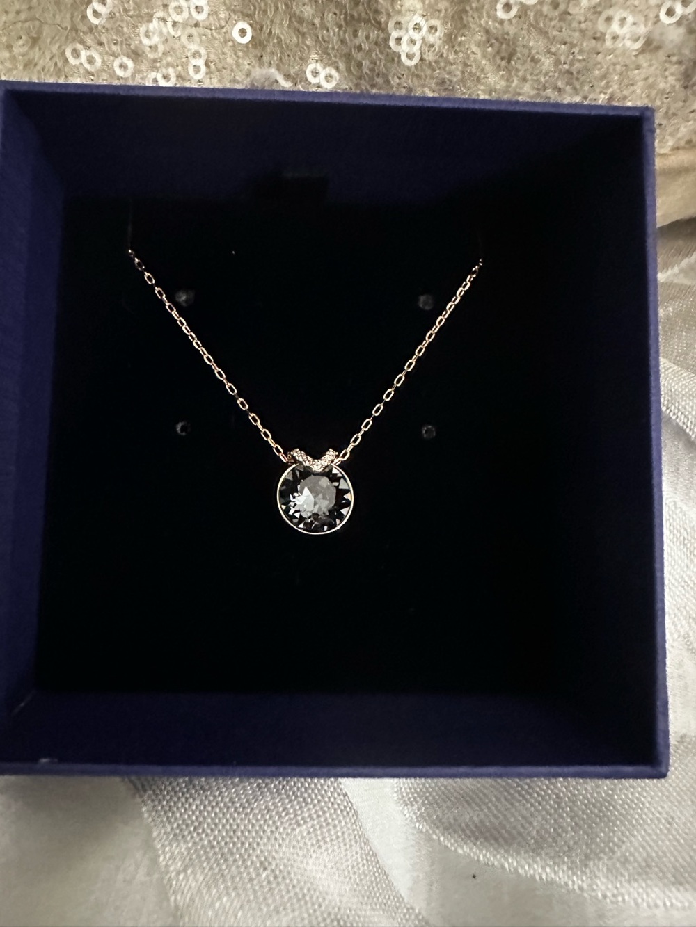 Swarovski Bella V Pendant🌺